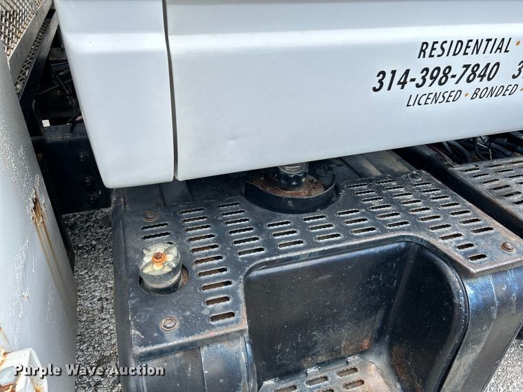 image for item NL9465 1999 Chevrolet C6500  utility / service truck with dump bed insert