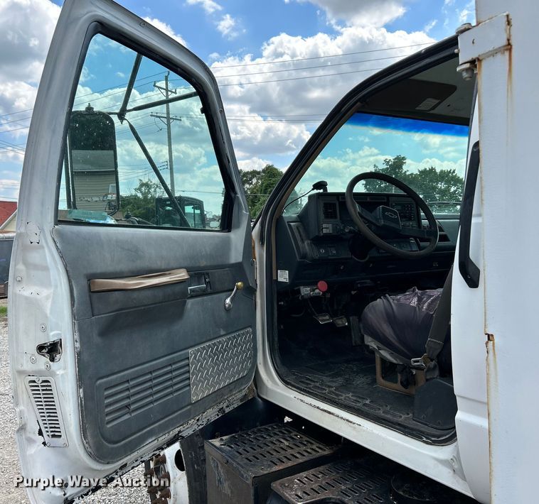 image for item NL9465 1999 Chevrolet C6500  utility / service truck with dump bed insert