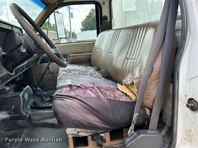 image for item NL9465 1999 Chevrolet C6500  utility / service truck with dump bed insert