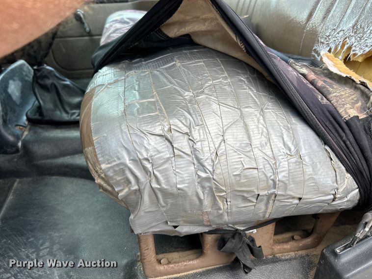 image for item NL9465 1999 Chevrolet C6500  utility / service truck with dump bed insert