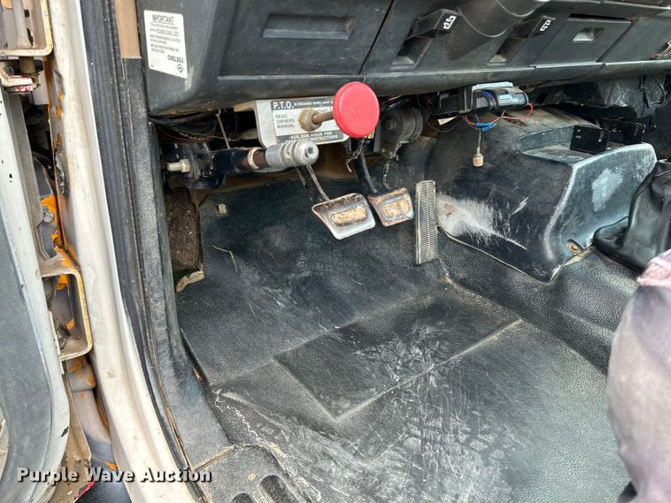 image for item NL9465 1999 Chevrolet C6500  utility / service truck with dump bed insert