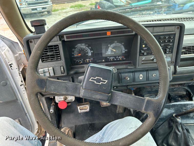 image for item NL9465 1999 Chevrolet C6500  utility / service truck with dump bed insert