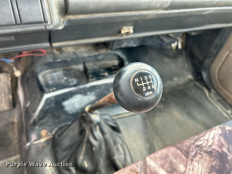 image for item NL9465 1999 Chevrolet C6500  utility / service truck with dump bed insert