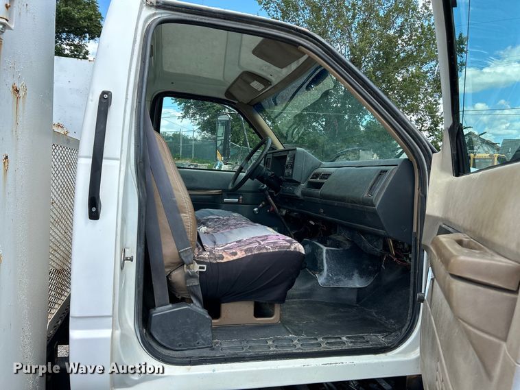 image for item NL9465 1999 Chevrolet C6500  utility / service truck with dump bed insert