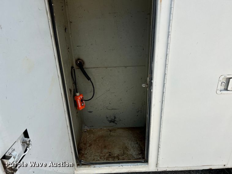 image for item NL9465 1999 Chevrolet C6500  utility / service truck with dump bed insert