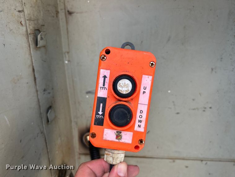 image for item NL9465 1999 Chevrolet C6500  utility / service truck with dump bed insert