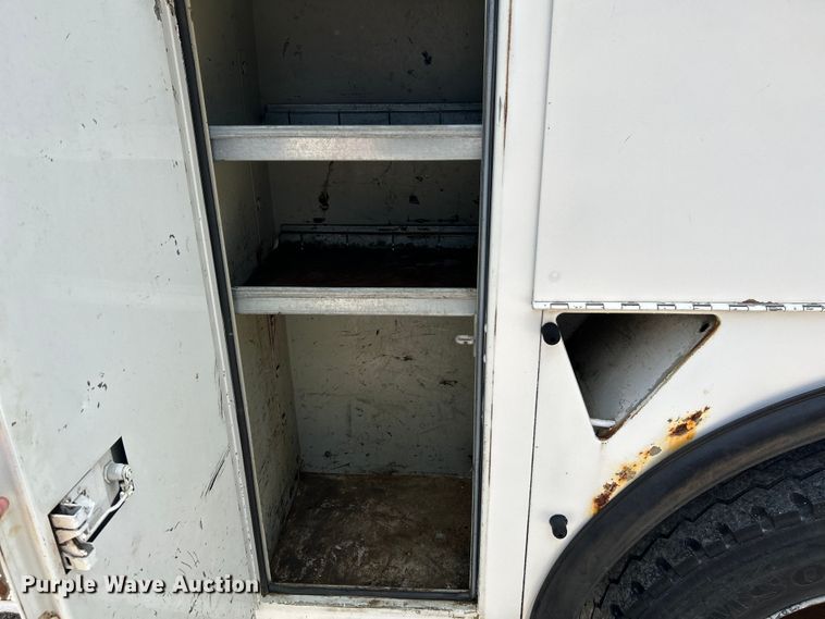 image for item NL9465 1999 Chevrolet C6500  utility / service truck with dump bed insert