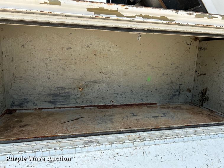 image for item NL9465 1999 Chevrolet C6500  utility / service truck with dump bed insert