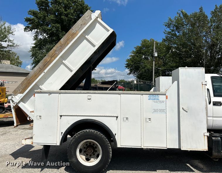 image for item NL9465 1999 Chevrolet C6500  utility / service truck with dump bed insert