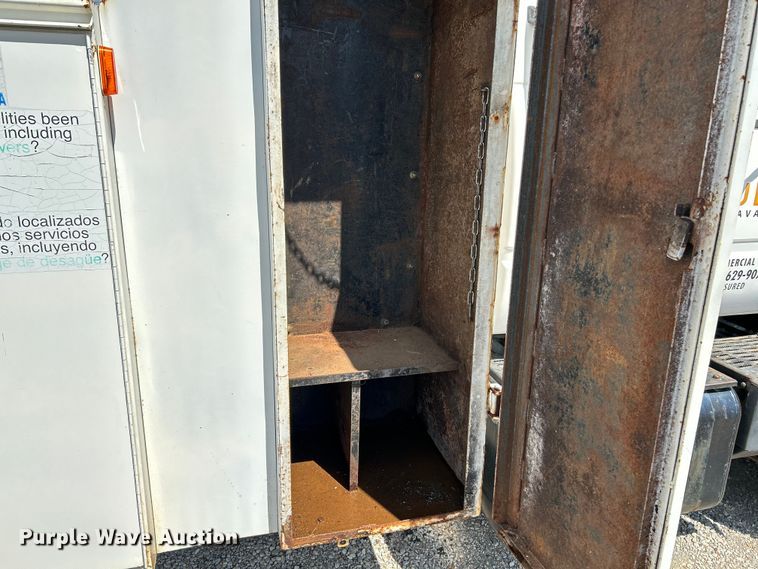 image for item NL9465 1999 Chevrolet C6500  utility / service truck with dump bed insert