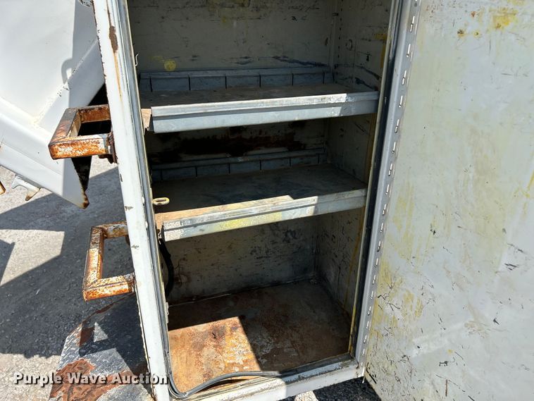 image for item NL9465 1999 Chevrolet C6500  utility / service truck with dump bed insert