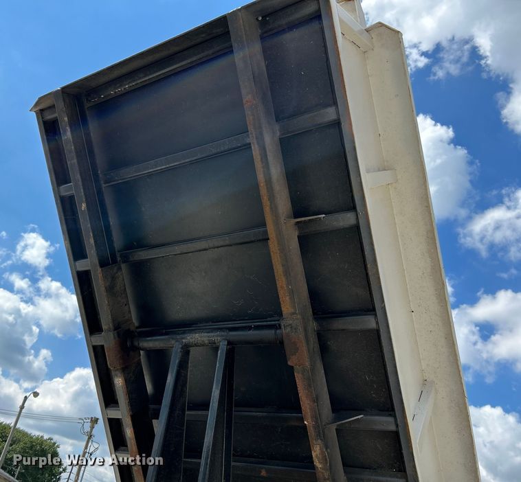 image for item NL9465 1999 Chevrolet C6500  utility / service truck with dump bed insert