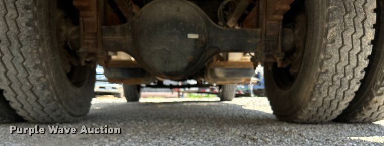 image for item NL9465 1999 Chevrolet C6500  utility / service truck with dump bed insert