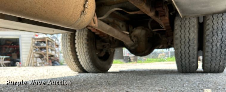 image for item NL9465 1999 Chevrolet C6500  utility / service truck with dump bed insert