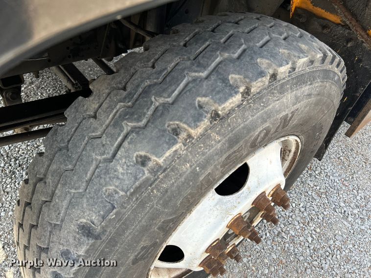 image for item NL9465 1999 Chevrolet C6500  utility / service truck with dump bed insert