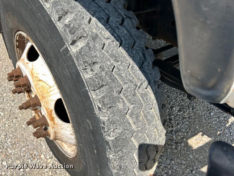 image for item NL9465 1999 Chevrolet C6500  utility / service truck with dump bed insert