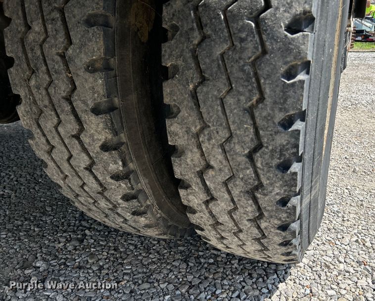 image for item NL9465 1999 Chevrolet C6500  utility / service truck with dump bed insert