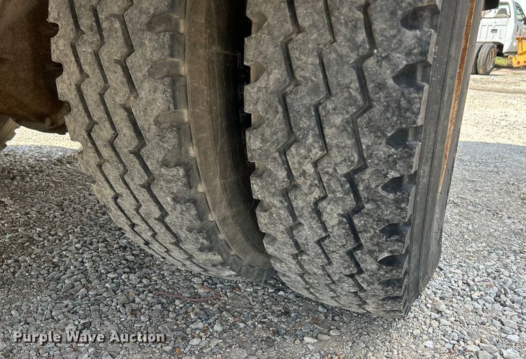 image for item NL9465 1999 Chevrolet C6500  utility / service truck with dump bed insert