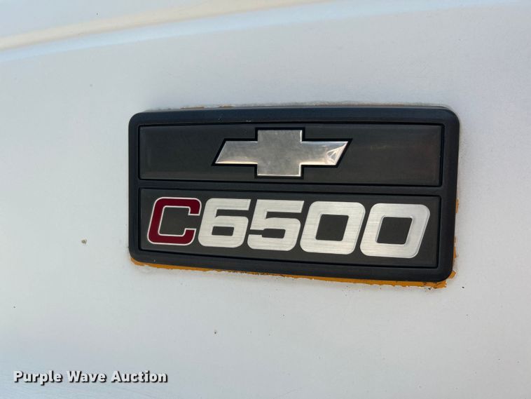 image for item NL9465 1999 Chevrolet C6500  utility / service truck with dump bed insert