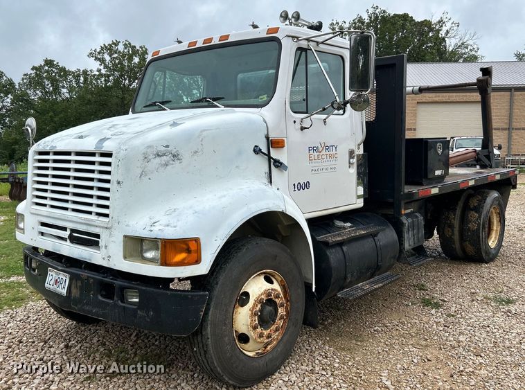 image for item NL9478 1997 International 8100  flatbed truck