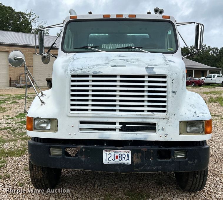 image for item NL9478 1997 International 8100  flatbed truck