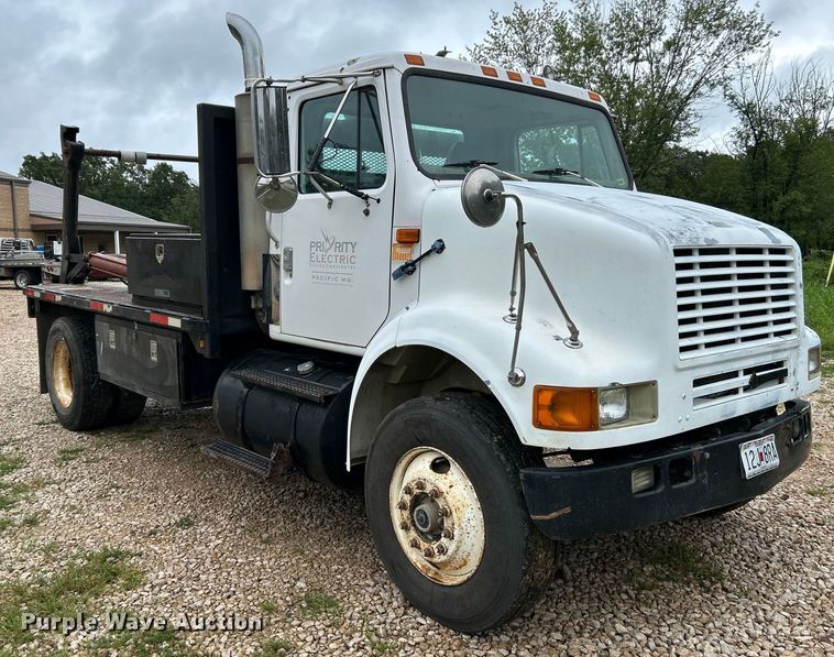 image for item NL9478 1997 International 8100  flatbed truck