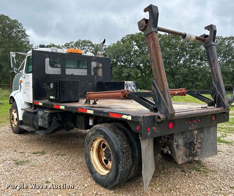 image for item NL9478 1997 International 8100  flatbed truck