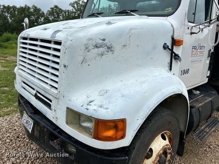 image for item NL9478 1997 International 8100  flatbed truck