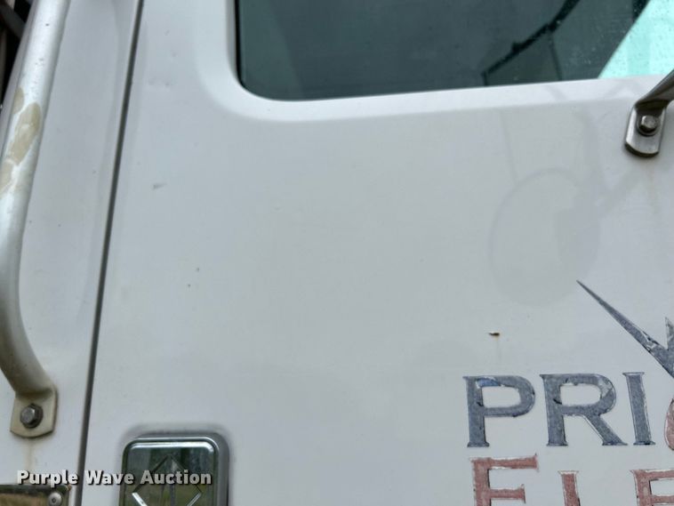 image for item NL9478 1997 International 8100  flatbed truck