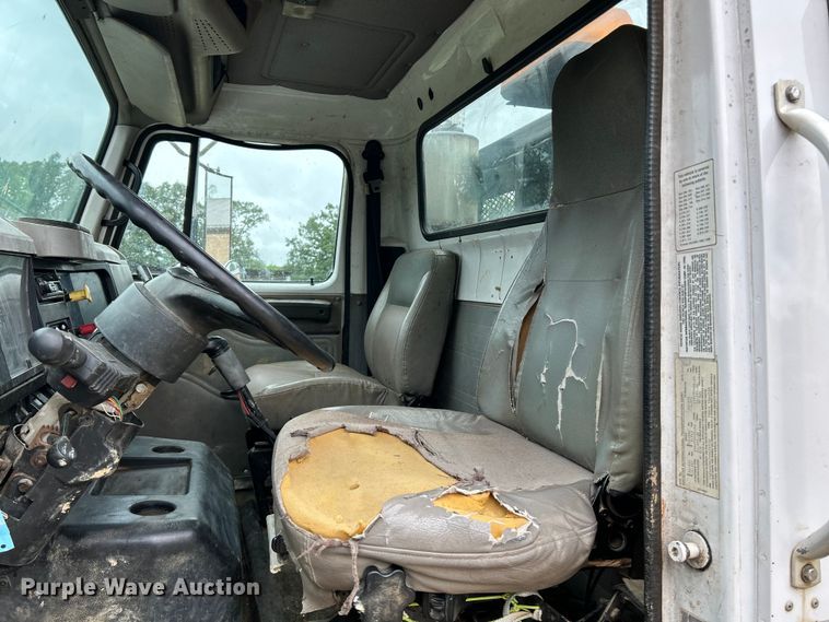 image for item NL9478 1997 International 8100  flatbed truck