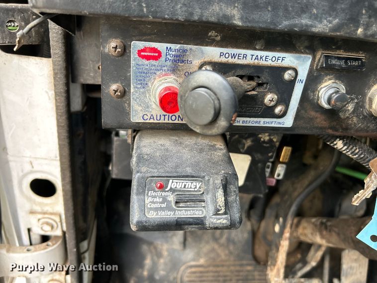 image for item NL9478 1997 International 8100  flatbed truck