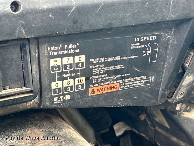 image for item NL9478 1997 International 8100  flatbed truck