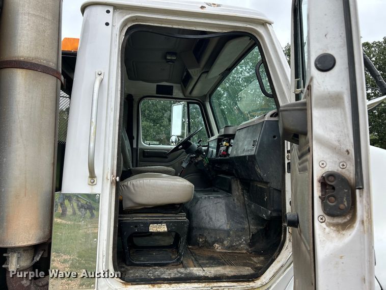 image for item NL9478 1997 International 8100  flatbed truck