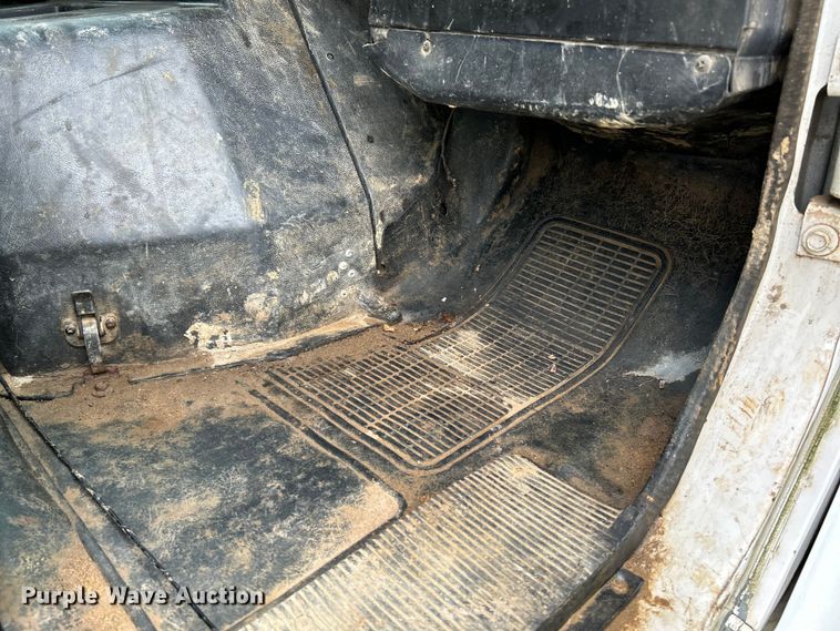 image for item NL9478 1997 International 8100  flatbed truck