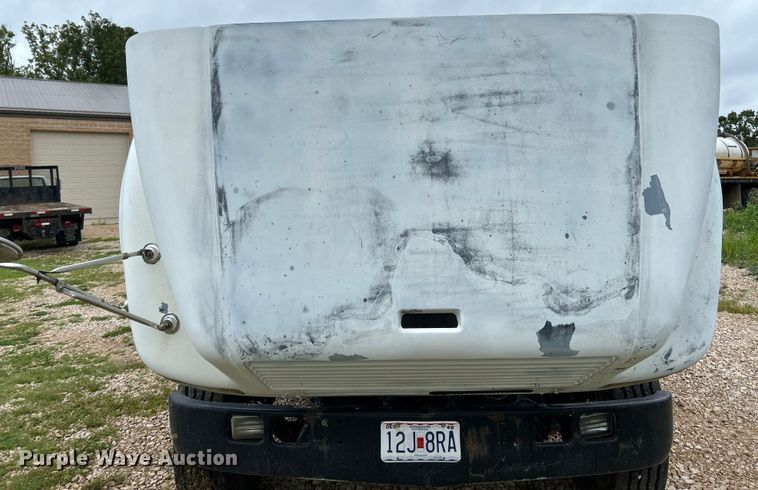 image for item NL9478 1997 International 8100  flatbed truck