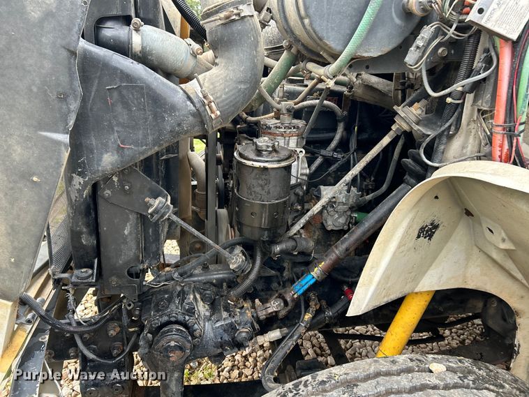 image for item NL9478 1997 International 8100  flatbed truck