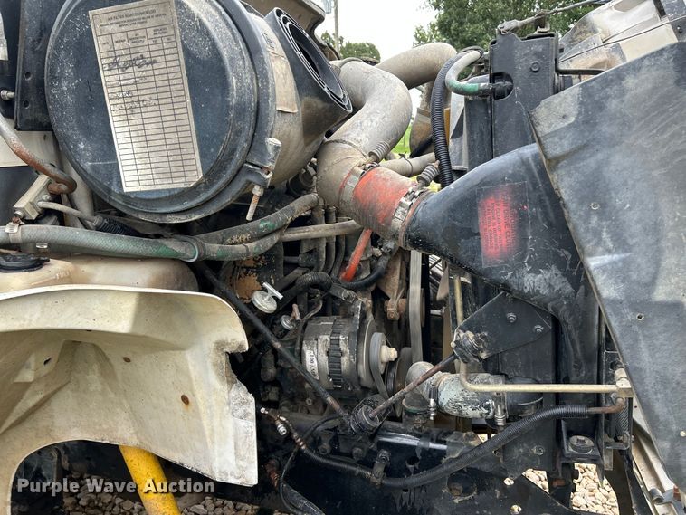 image for item NL9478 1997 International 8100  flatbed truck