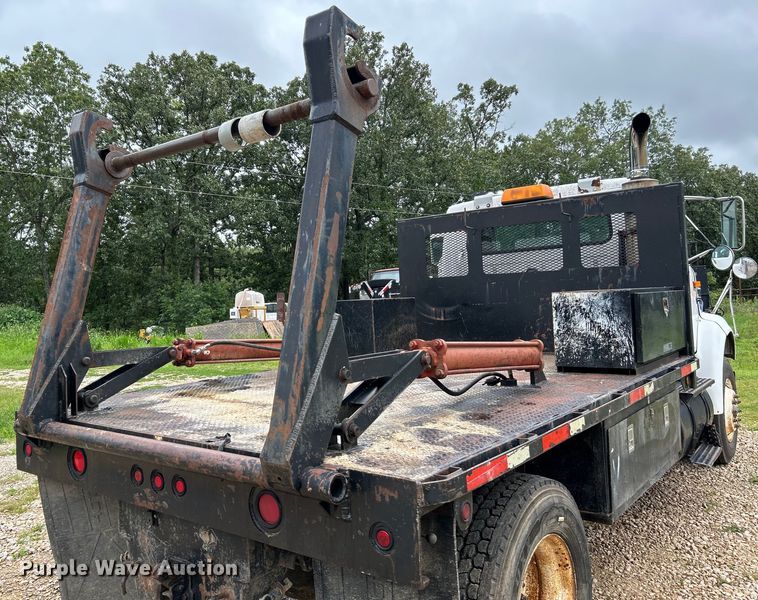 image for item NL9478 1997 International 8100  flatbed truck
