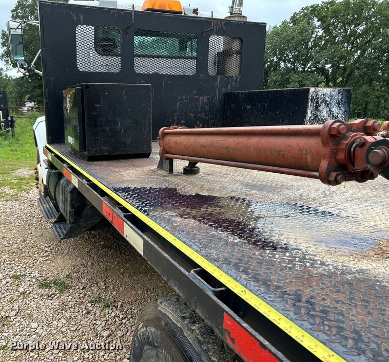 image for item NL9478 1997 International 8100  flatbed truck