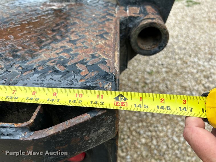 image for item NL9478 1997 International 8100  flatbed truck