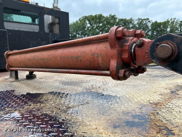 image for item NL9478 1997 International 8100  flatbed truck