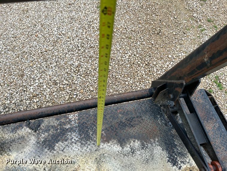 image for item NL9478 1997 International 8100  flatbed truck