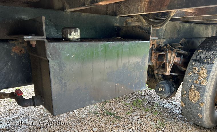 image for item NL9478 1997 International 8100  flatbed truck