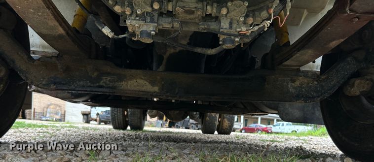 image for item NL9478 1997 International 8100  flatbed truck