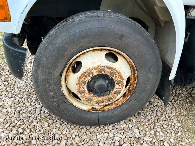 image for item NL9478 1997 International 8100  flatbed truck