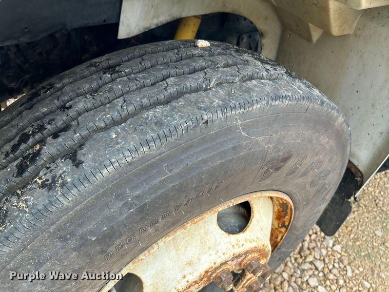 image for item NL9478 1997 International 8100  flatbed truck