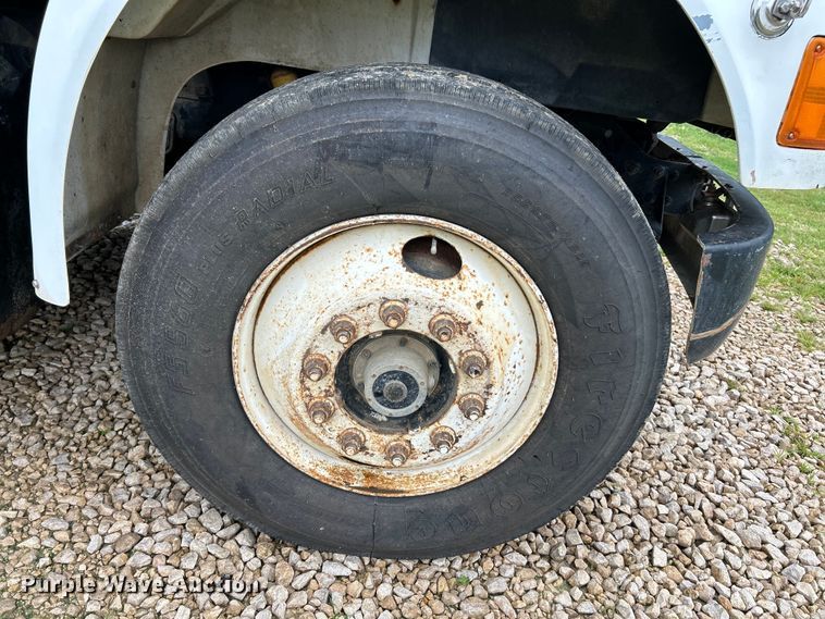 image for item NL9478 1997 International 8100  flatbed truck