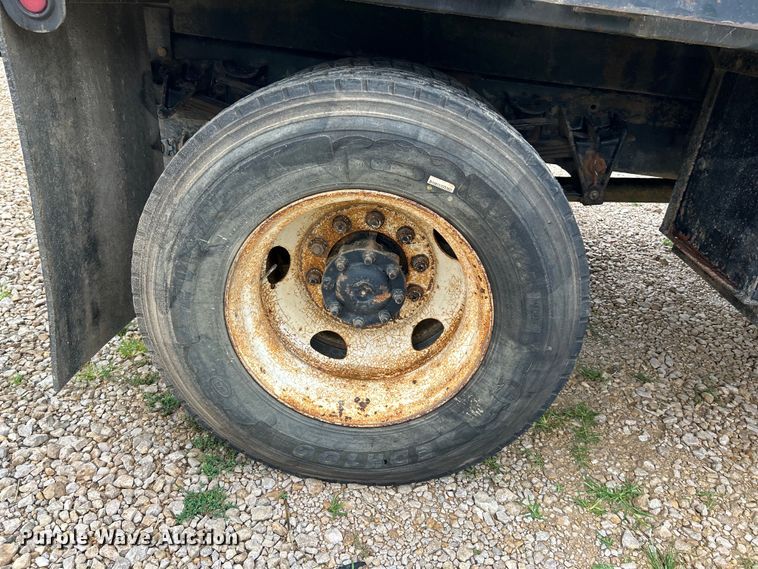 image for item NL9478 1997 International 8100  flatbed truck