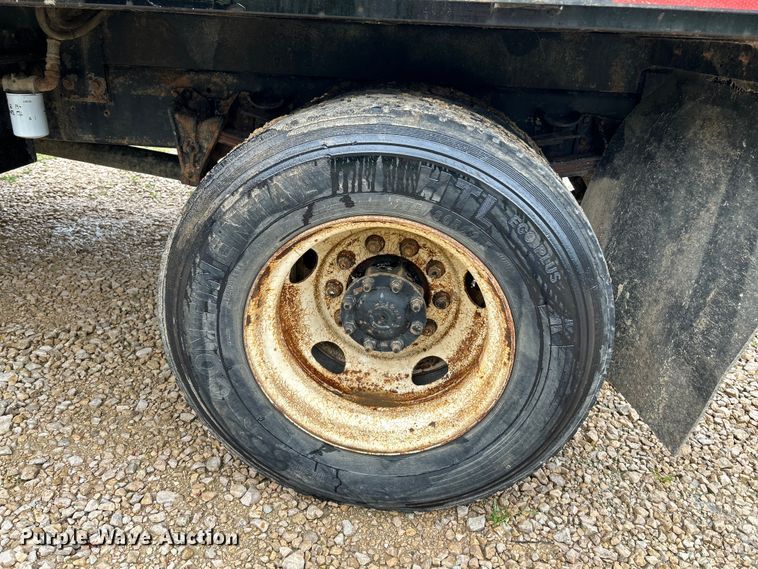 image for item NL9478 1997 International 8100  flatbed truck