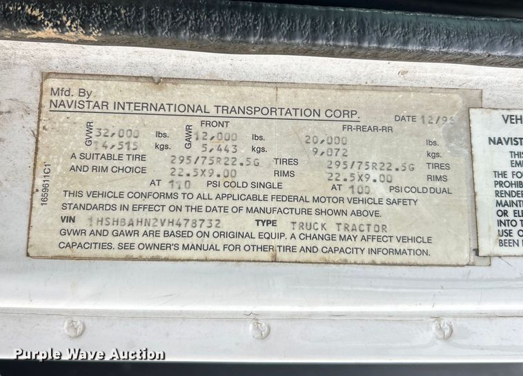 image for item NL9478 1997 International 8100  flatbed truck